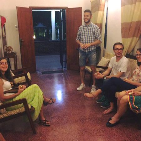 Colombo Lavinia Beach Hostel Dehiwala-Mount Lavinia Buitenkant foto