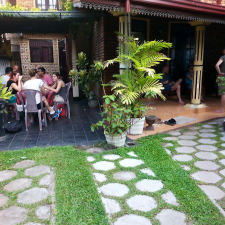 Colombo Lavinia Beach Hostel Dehiwala-Mount Lavinia Buitenkant foto