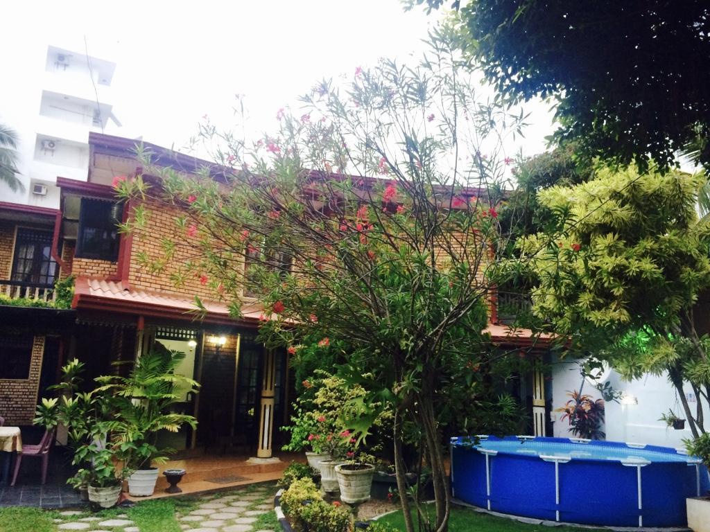 Colombo Lavinia Beach Hostel Dehiwala-Mount Lavinia Buitenkant foto