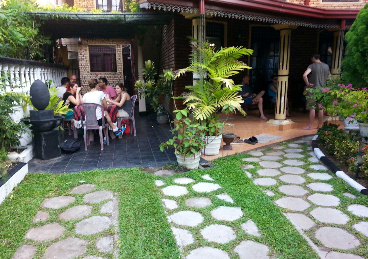 Colombo Lavinia Beach Hostel Dehiwala-Mount Lavinia Buitenkant foto