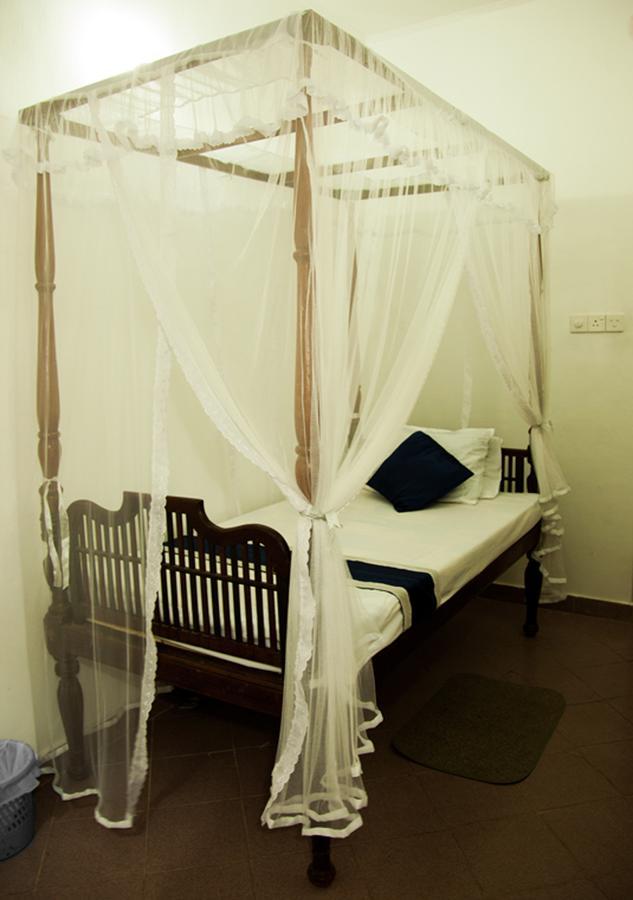 Colombo Lavinia Beach Hostel Dehiwala-Mount Lavinia Buitenkant foto