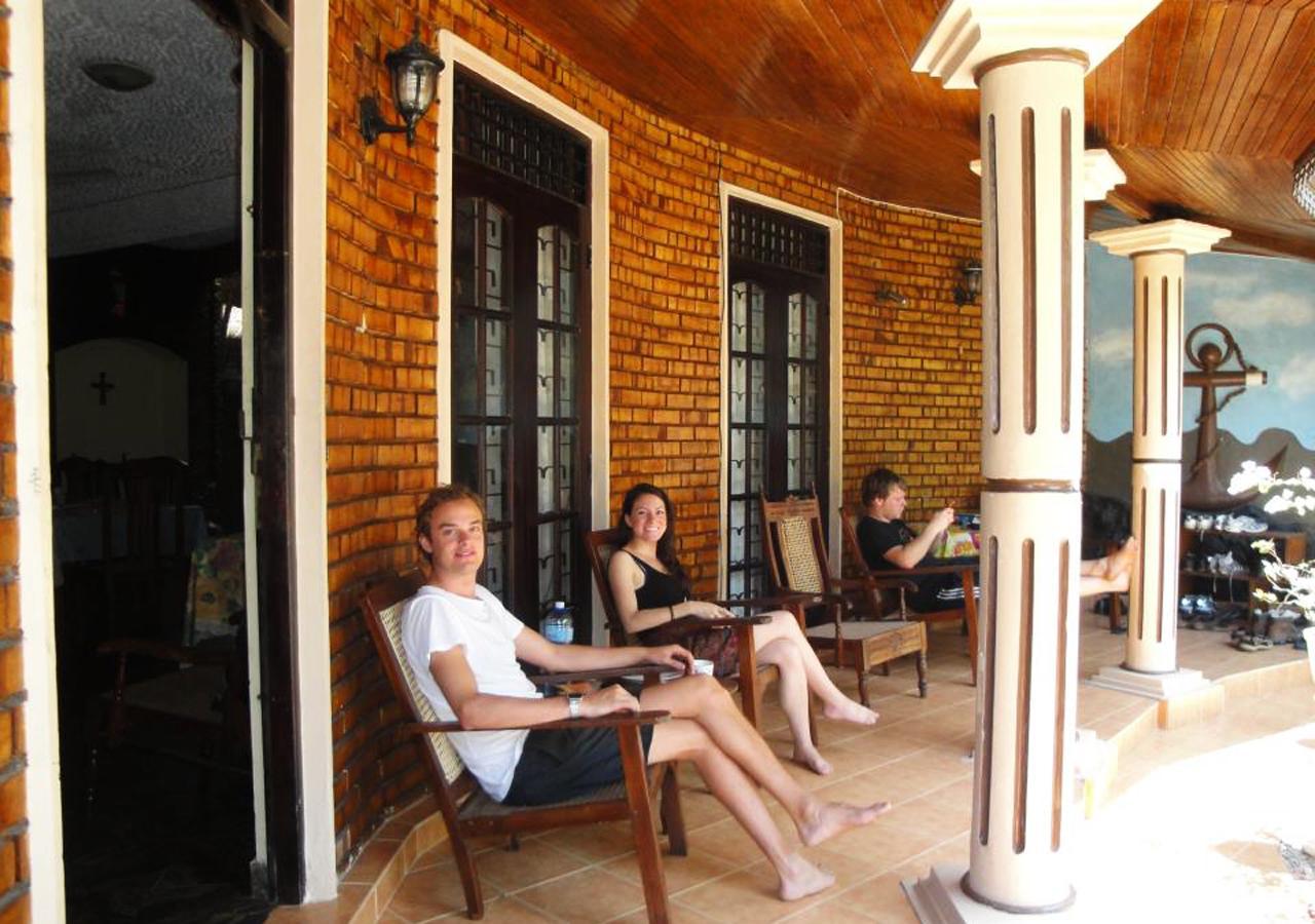 Colombo Lavinia Beach Hostel Dehiwala-Mount Lavinia Buitenkant foto