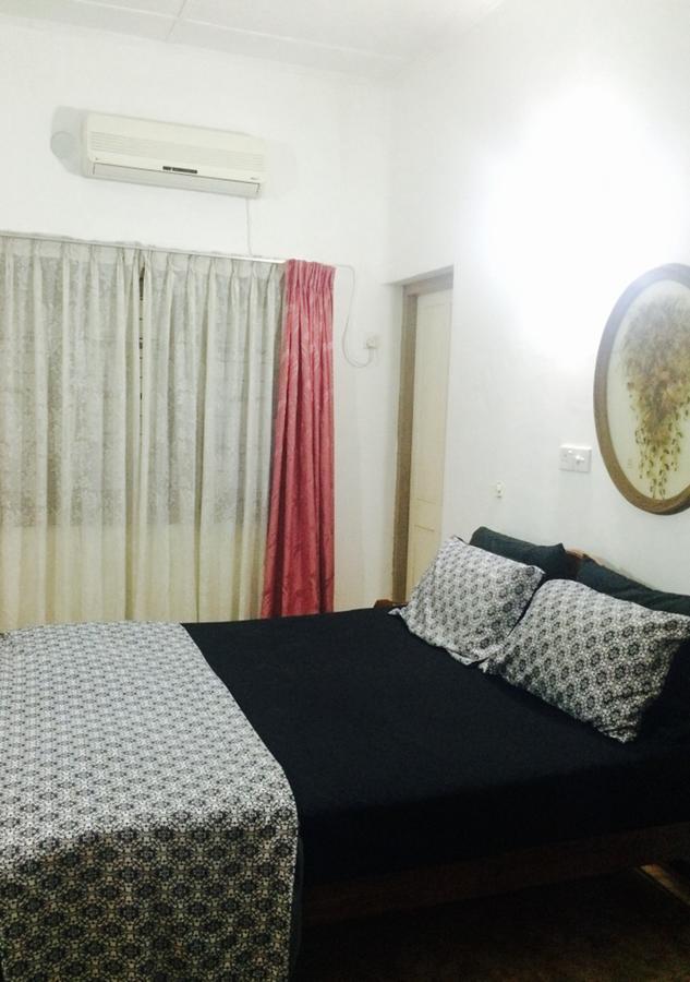 Colombo Lavinia Beach Hostel Dehiwala-Mount Lavinia Buitenkant foto