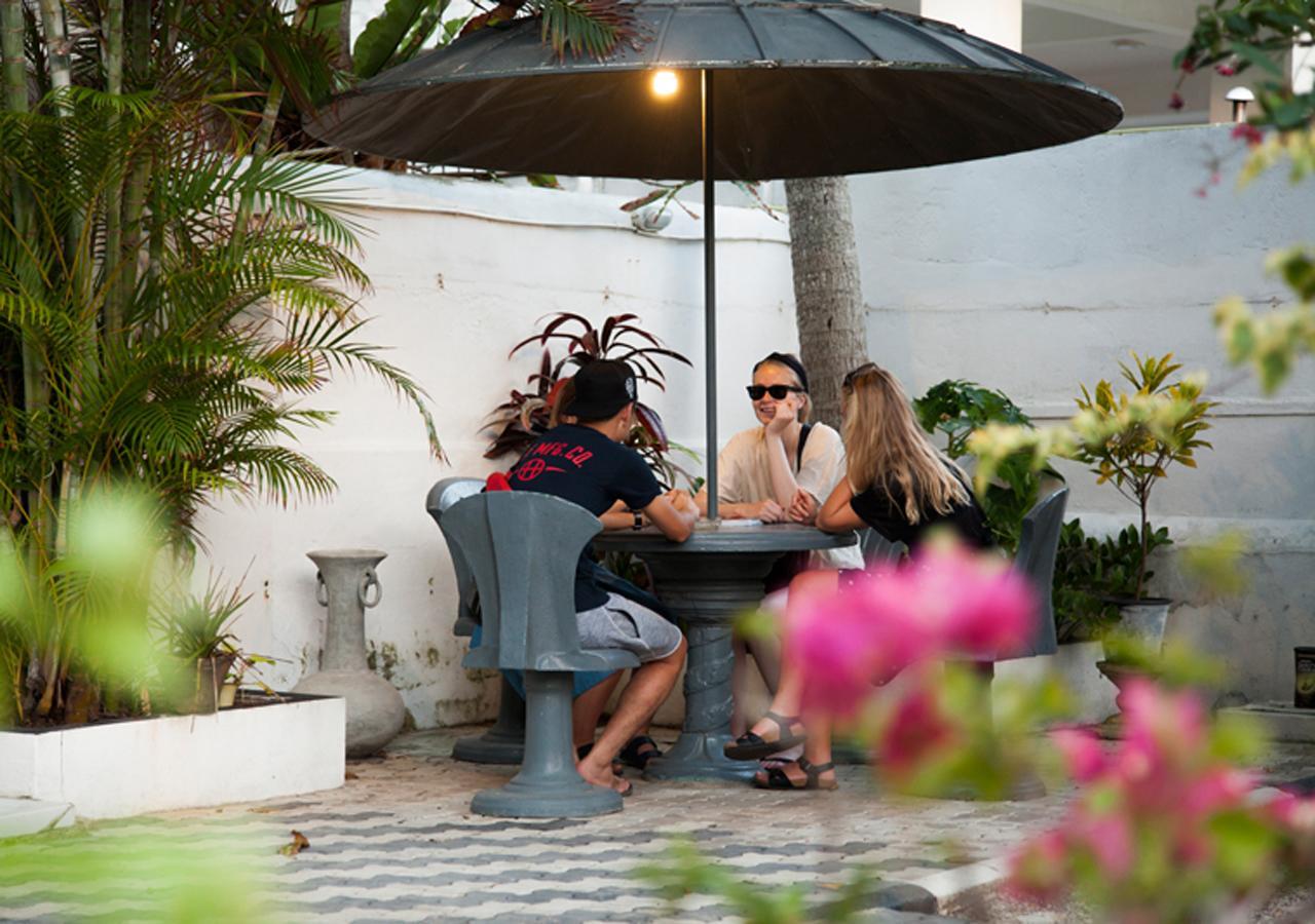 Colombo Lavinia Beach Hostel Dehiwala-Mount Lavinia Buitenkant foto